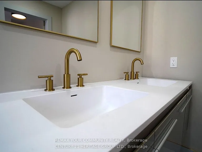 236 Simcoe Ave — Photo 32