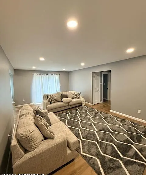 42 Diane Dr — Photo 2