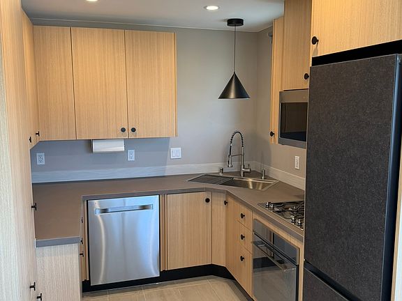 5th image of 4430 Laurel St #4