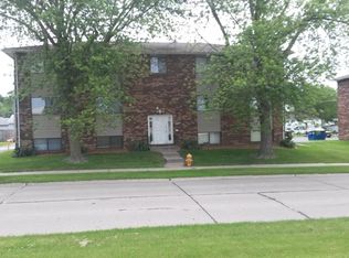 3614 25th St APT 2, Moline, IL 61265