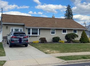 10 E Millpage Dr, Bethpage, NY 11714