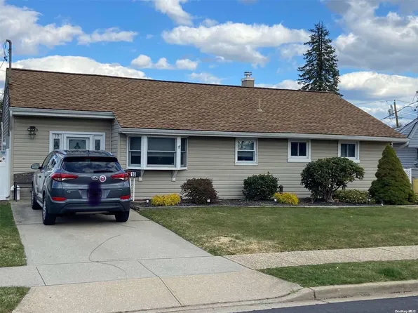 10 E Millpage Drive, Bethpage, NY 11714