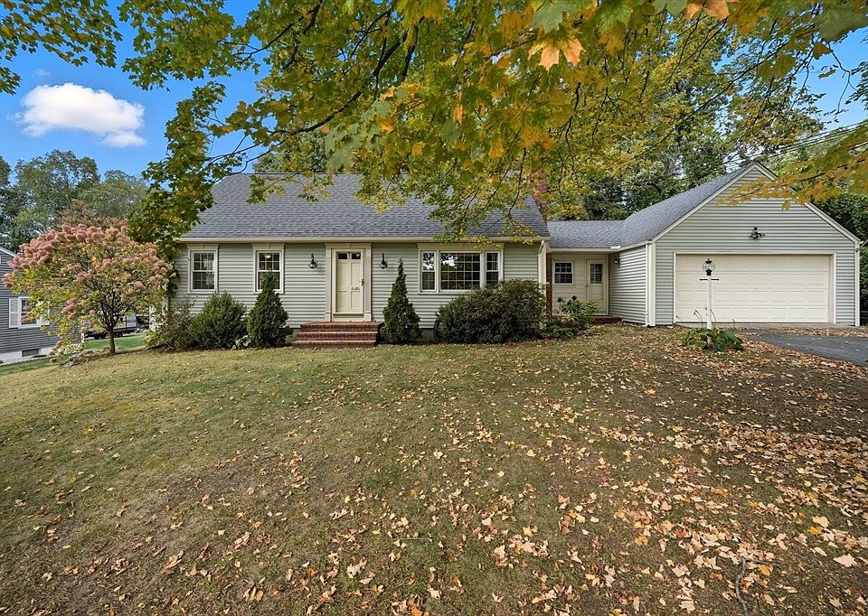 1st image of 11 Hickory Hill Dr