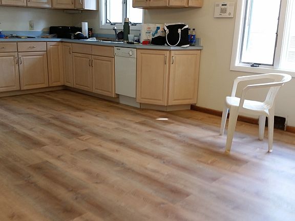 4th image of 10 Parkdale Dr