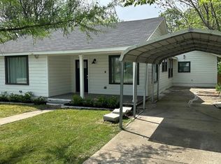 403 Lizzie St, Taylor, TX 76574