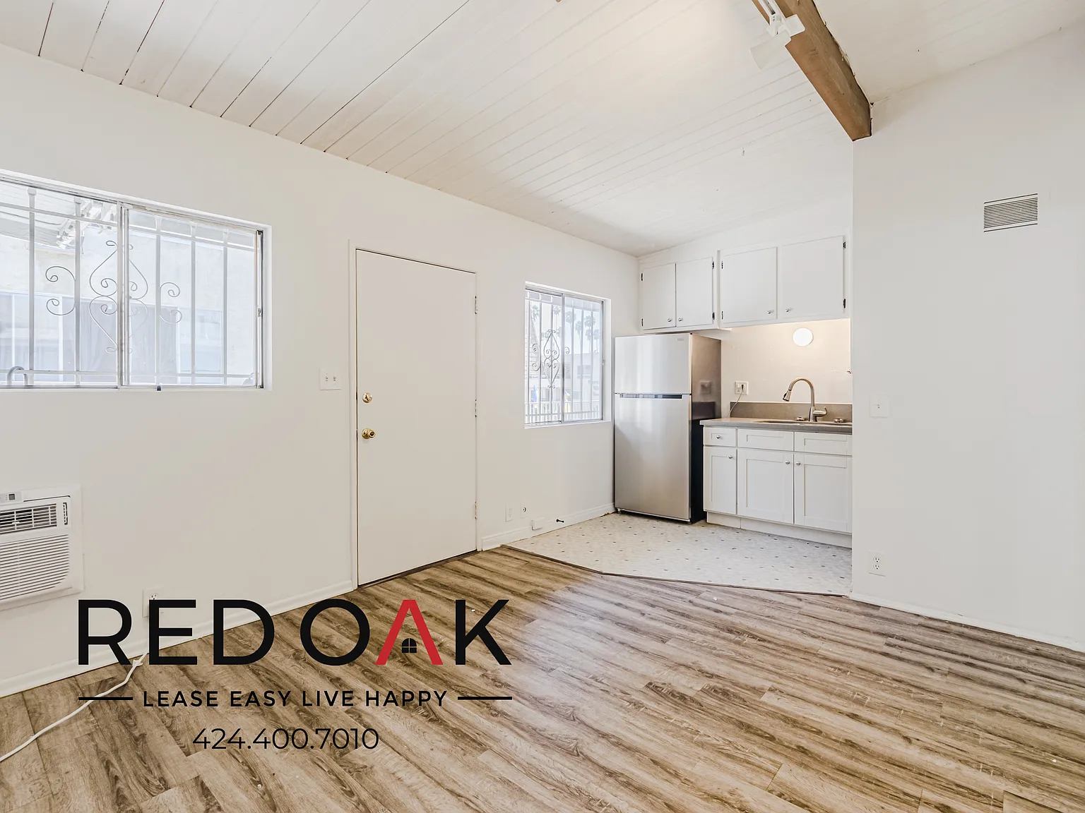 ~6 Weeks FREE~ Amazing One Bedroom with Vaulted Ceilings and Included Parking ~ In Prime Leimert ... — Photo 1