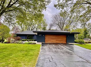 6417 Walkup Ln, Crystal Lake, IL 60012