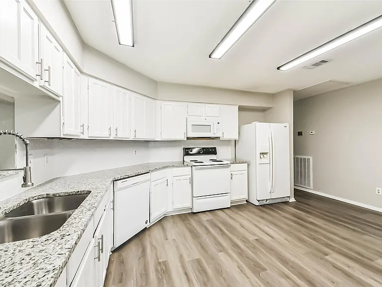 2406 Pilgrims Bend Dr — Photo 17