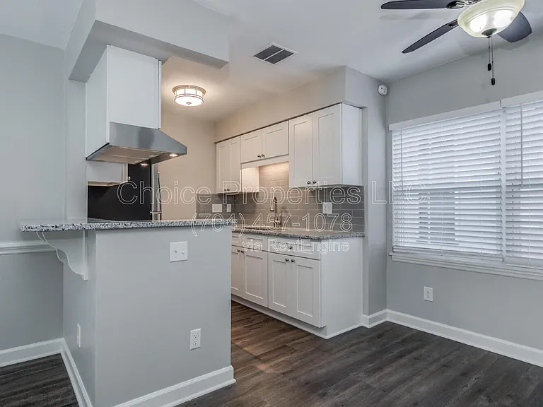 406 W 9th St #203 — Photo 5
