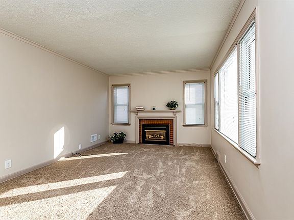 1019 3rd Ave E, Shakopee MN 55379