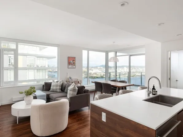 369 Tyee Rd #801, Victoria, BC V9A 0B6