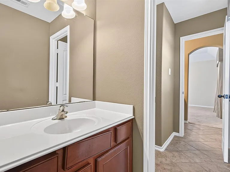 9735 Lansing Meadows Dr — Photo 37