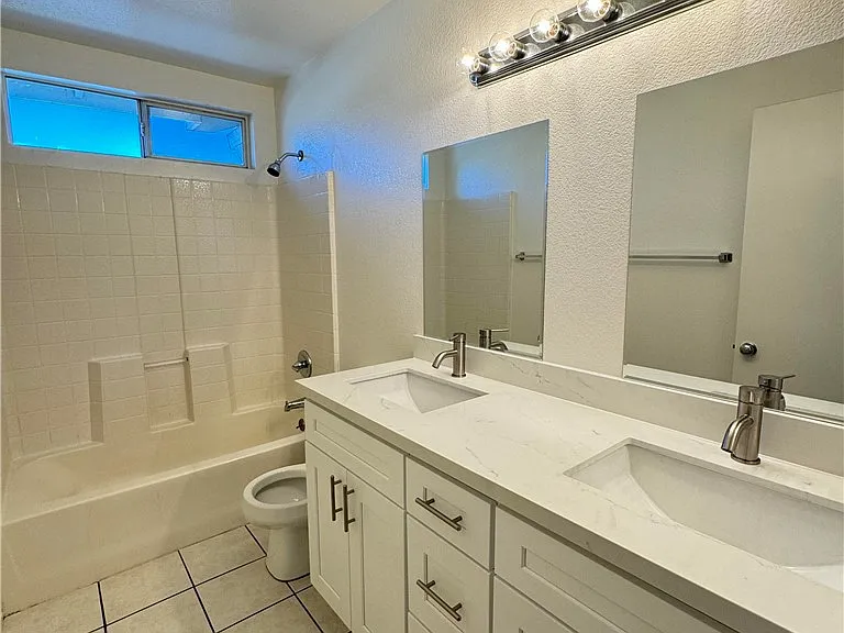 16318 Star Crest Dr — Photo 8