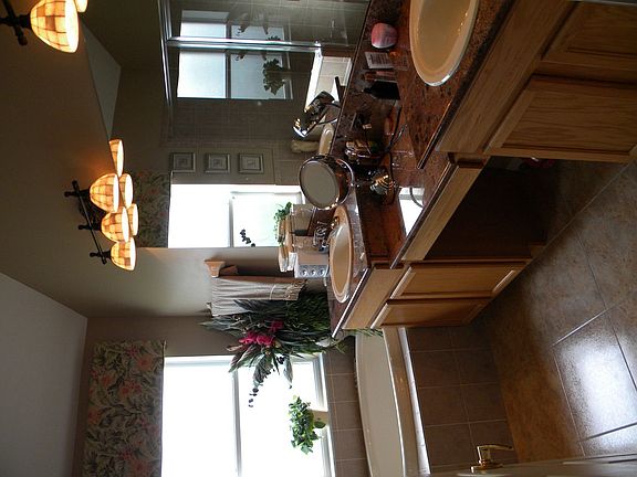 master bath, granite tops, dual sinks, deep garden tub