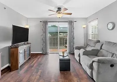 2 bed, 1018 sqft, $1,550 — Photo 4