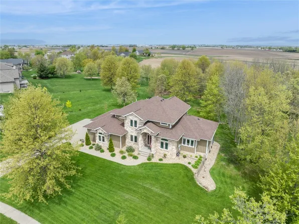 2808 Sunset Dr NE, Swisher, IA 52338