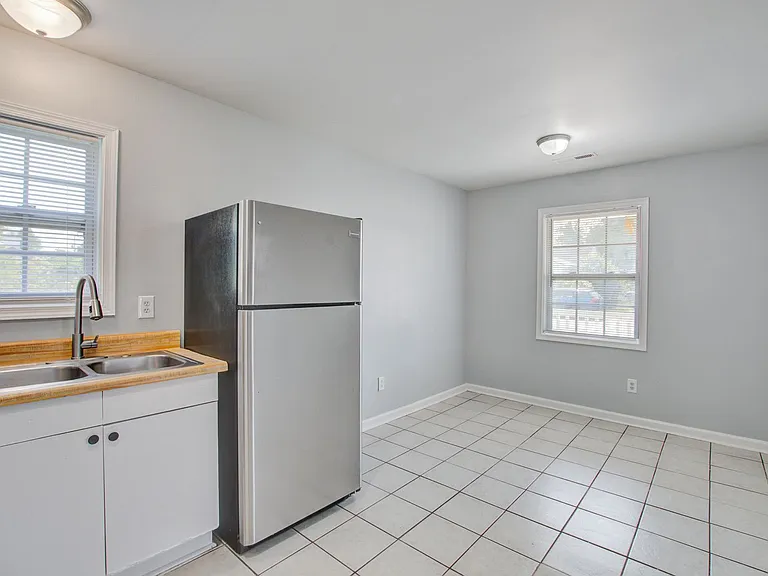 2150 Becker St — Photo 8