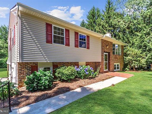 3rd image of 52 Richard Lee Ln