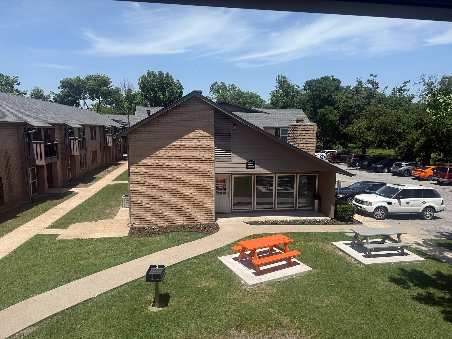 Knollwood Apartments — Photo 3