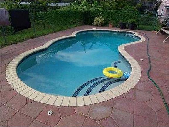 Exterior Pool Viewâ?¦