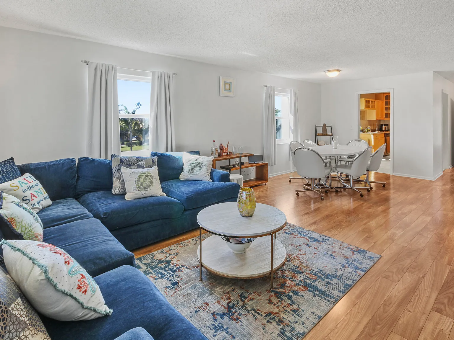 2 bed, 2.0 bath, 1194 sqft, $2,800 — Photo 2