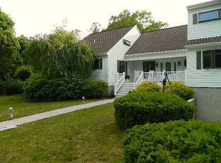 9 Fortune Cookie Ln, Hampton Bays, NY 11946