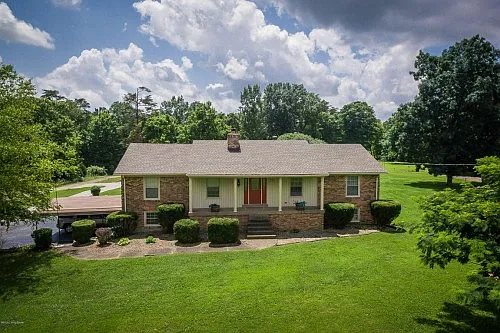 2736 Armstrong Ln photo 1