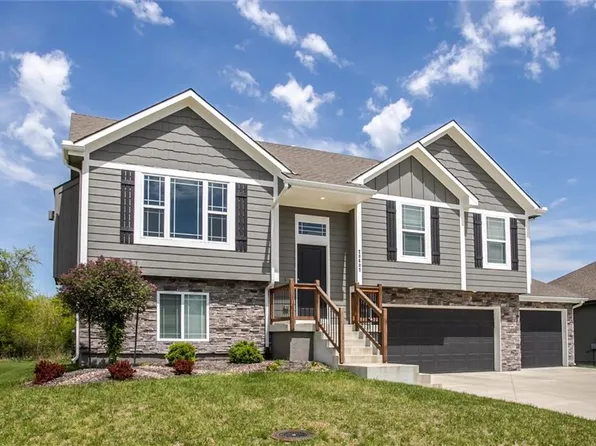 20607 Copper Creek Dr, Peculiar, MO 64078