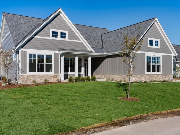 1748 North River CIRCLE, River Hills, WI 53217