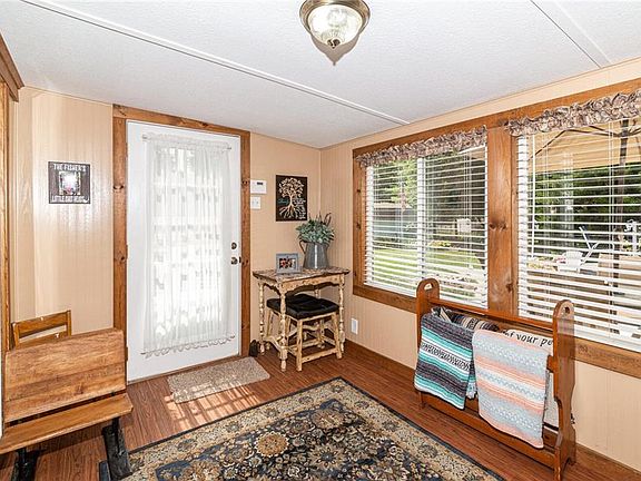 3rd image of 27 Woodmont Ct