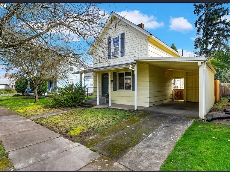 926 NE Davis St — Photo 2