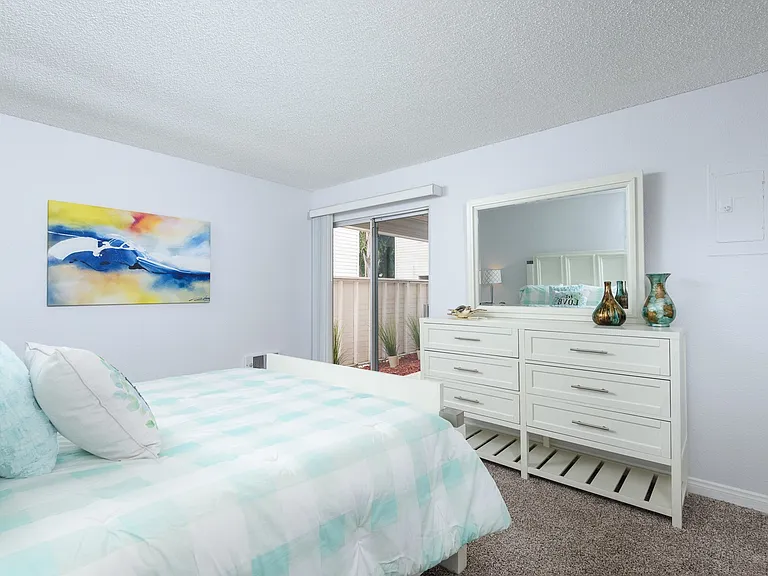 The Californian Apartments- HB — Photo 36
