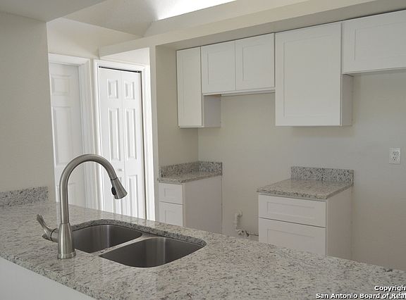 4th image of 150 Mountain Valley St