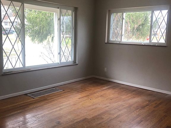 3rd image of 7001 Golfway Dr