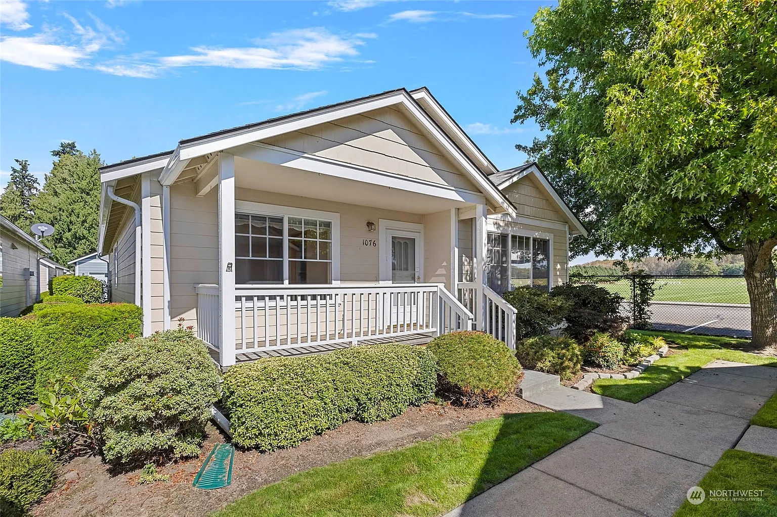1076 Sinclair Way photo 1