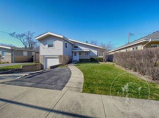 1695 Clavey Rd, Highland Park, IL 60035