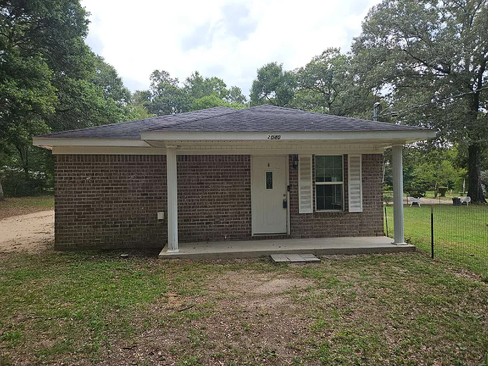 2040 E Roberts Rd