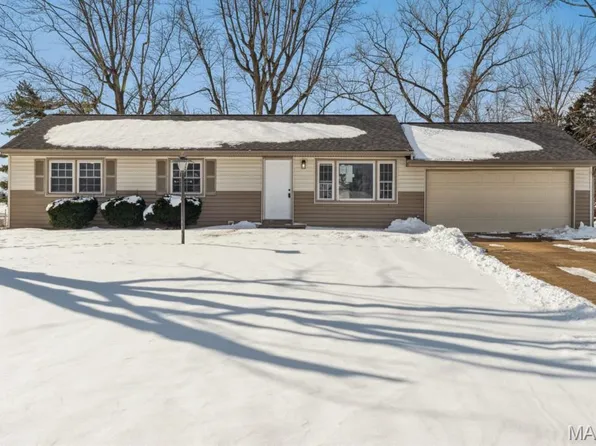10008 Meadowfield Ln, Saint Louis, MO 63128