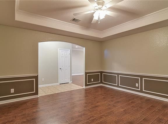 5th image of 8102 Saddle Oak Dr
