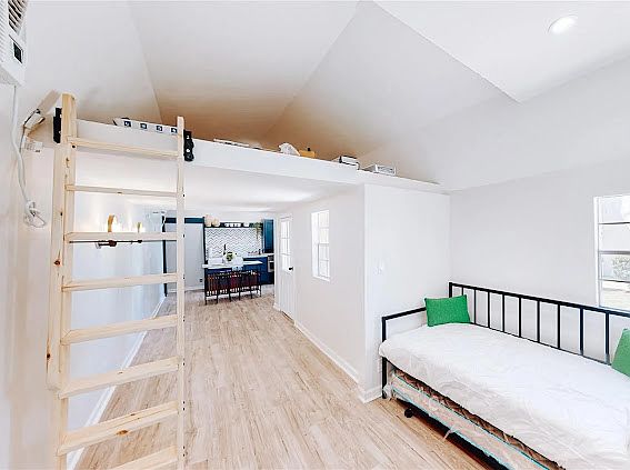 2nd image of 2035 Bullard St