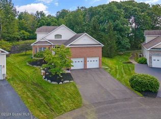 8 Guilder Ct, Loudonville, NY 12211