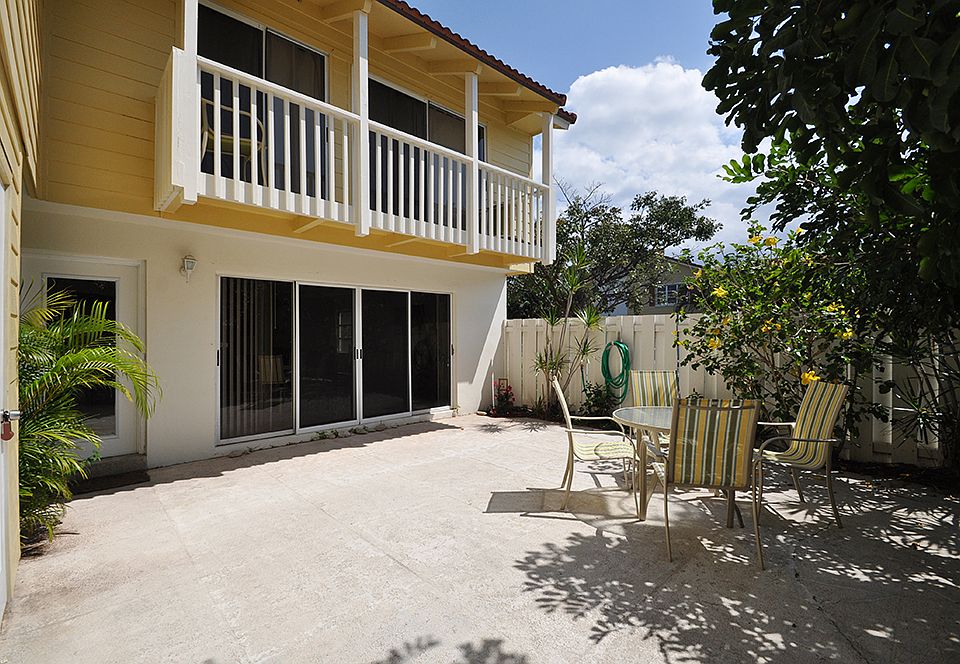 Fenced Courtyard and Deck