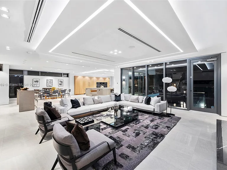 440 Mola Ave — Photo 9