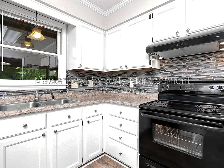 5017 Walton Hill Rd — Photo 6