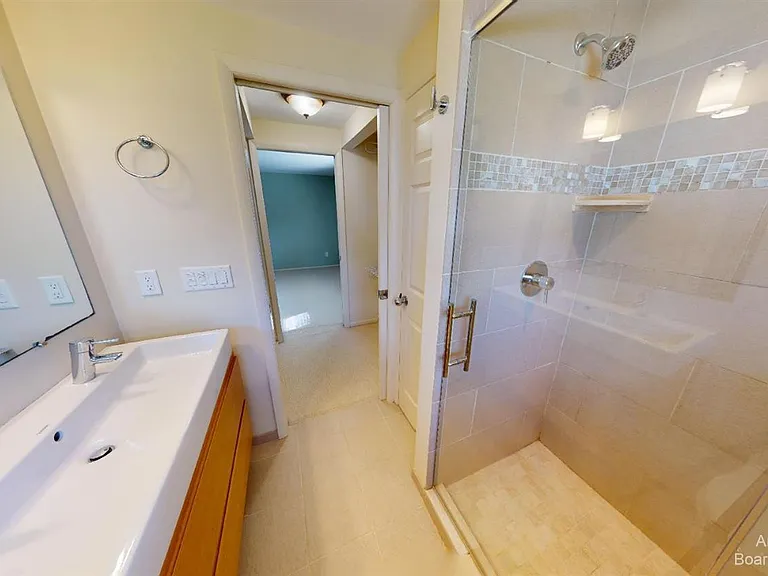 2235 Prairie St — Photo 14