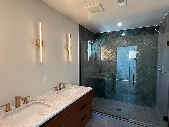 5th image of 1646 Ingalls St #1