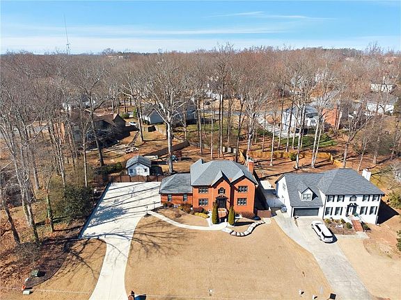 2nd image of 2120 Lebanon Rd