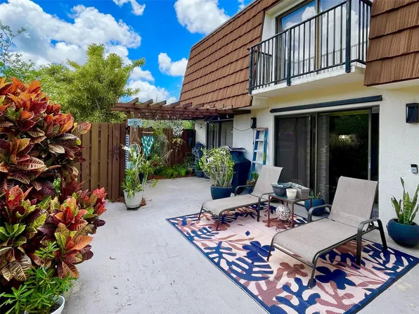 915 SW 120th Way, Davie, FL 33325