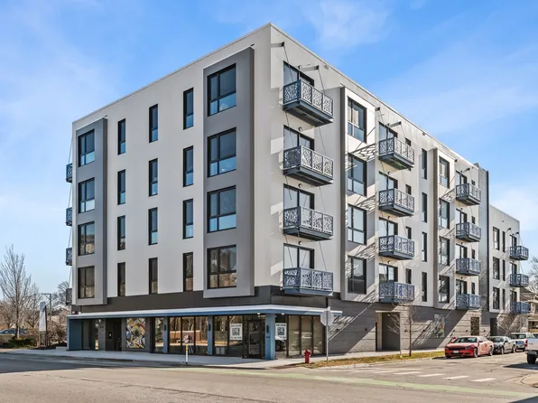 839 Madison St #302, Oak Park, IL 60302