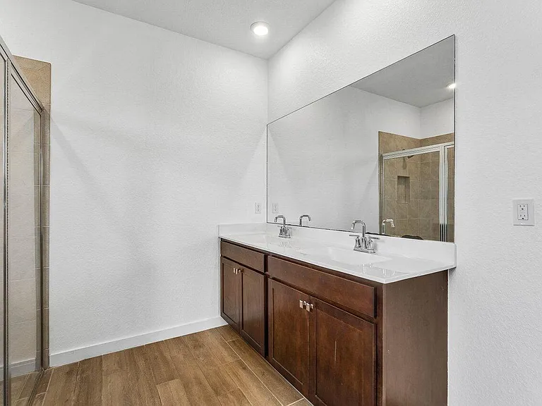 2770 NE Breezeway Cir — Photo 25